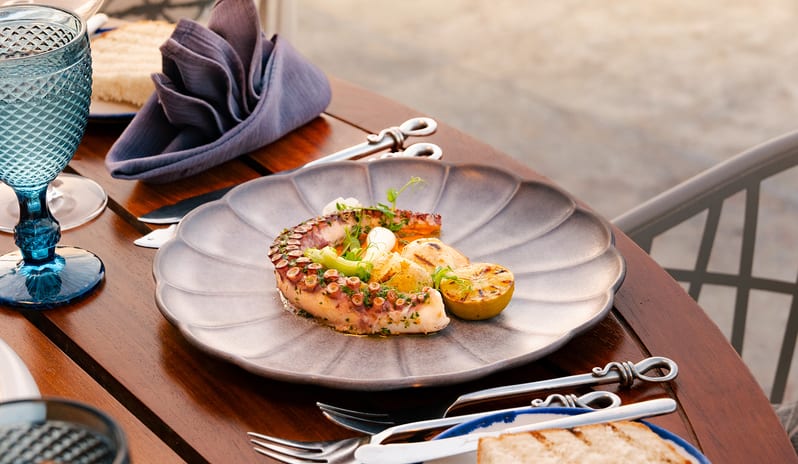 middle-east-holidays-abu-dhabi-rixos-premium-saadiyat-island-hotel-mermaid-food